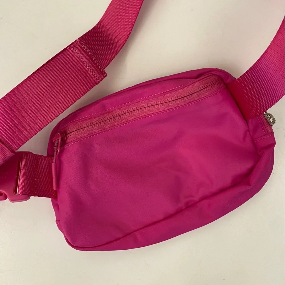 Lululemon || Everywhere Belt Bag 1L Sonic‎ Pink - Picture 5 of 10